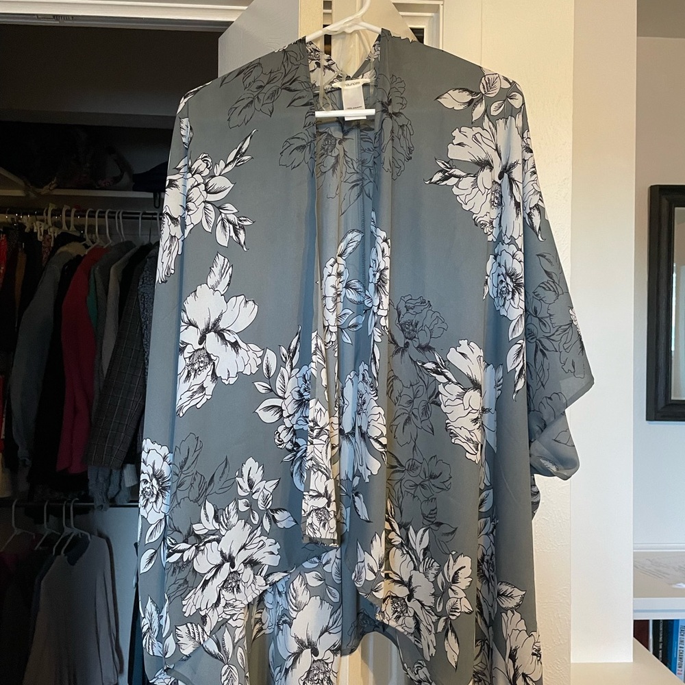 Maurices Black and Gray Floral Kimono